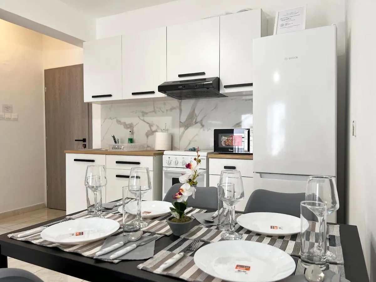 לרנקה Albert'S Apartment Marina 15 קפריסין